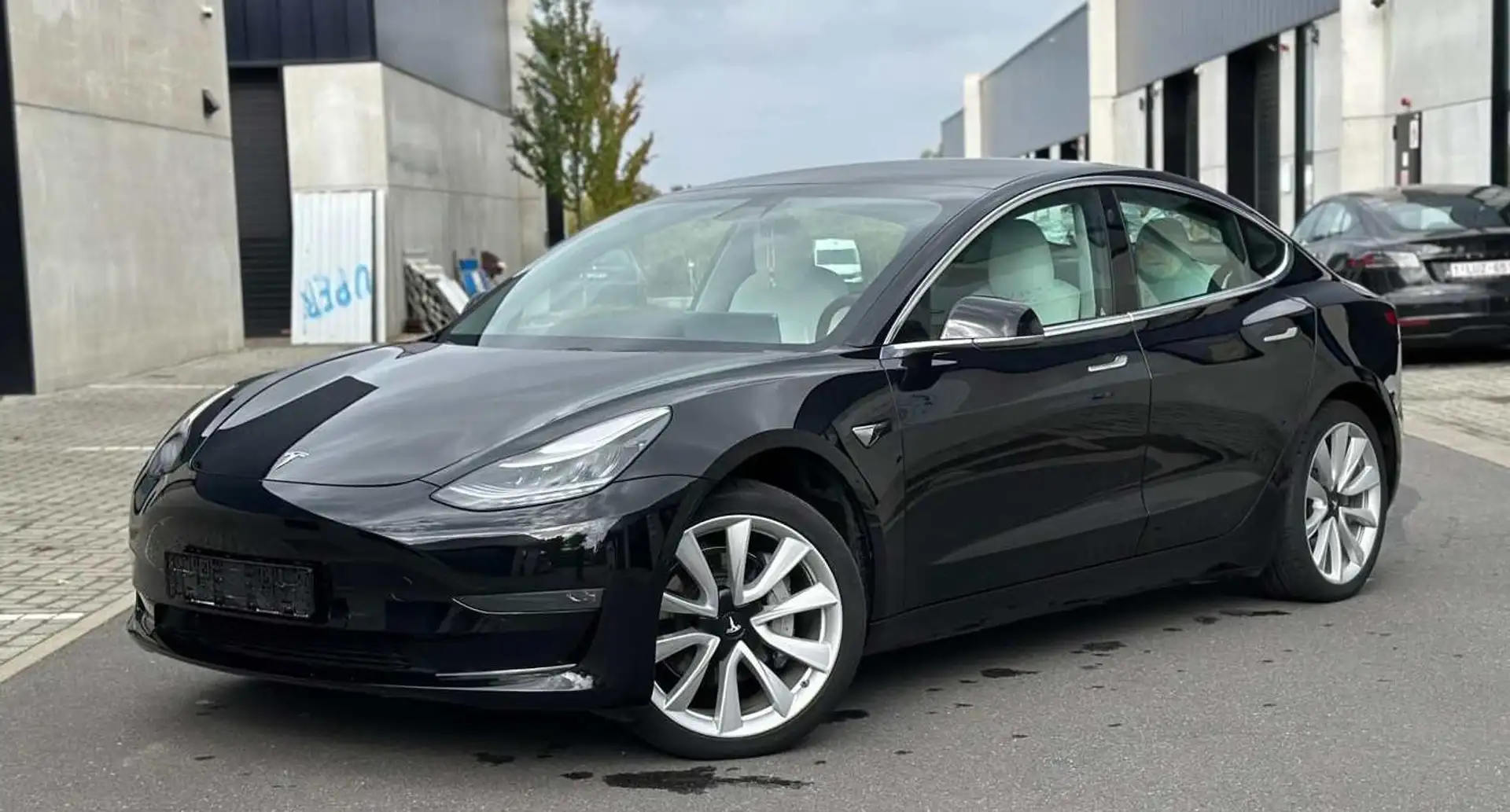 Tesla Model 3 50 kWh Standard Range Plus Zwart - 1