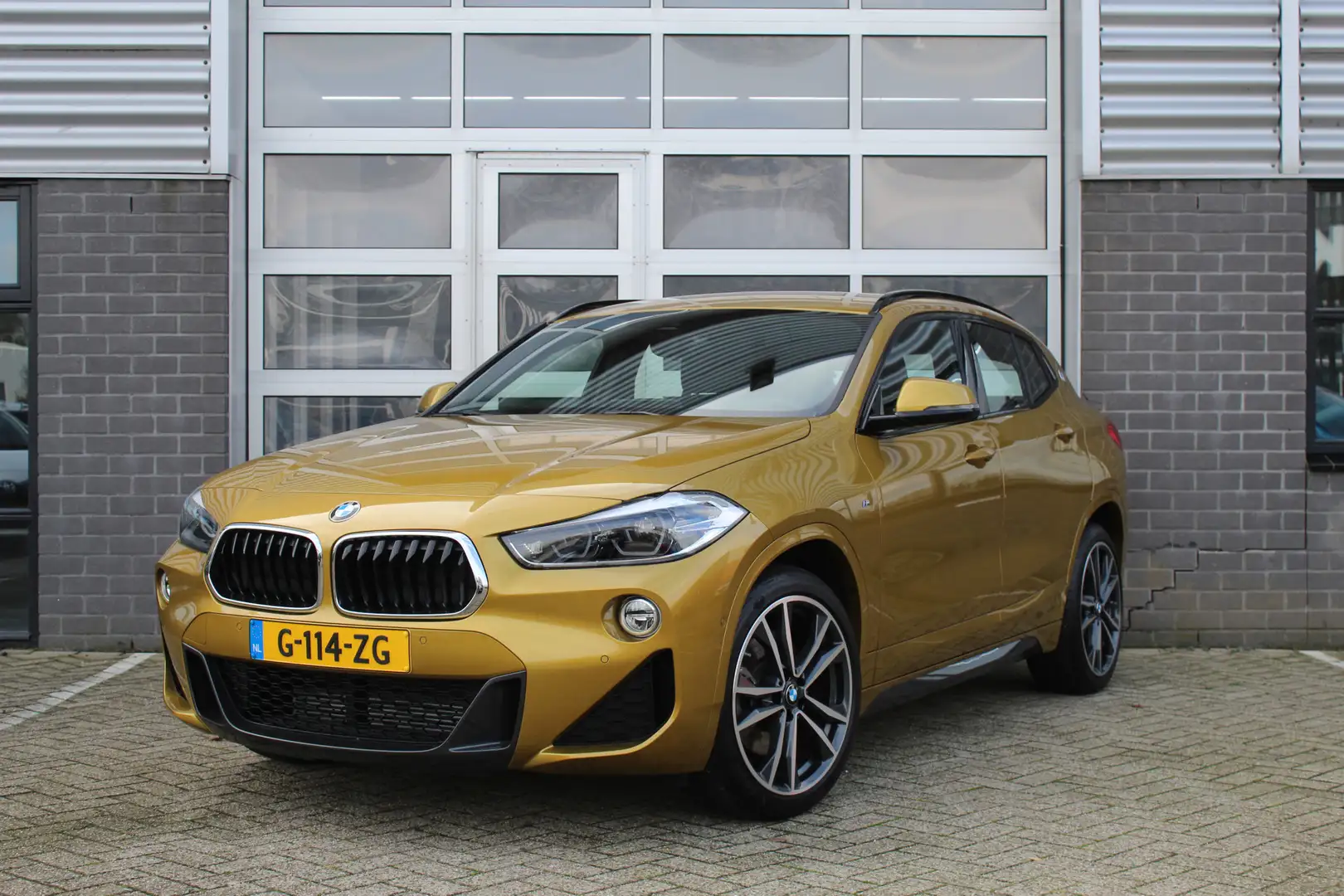 BMW X2 sDrive20i Executive Edition / M-Sport / Carplay / Yellow - 1