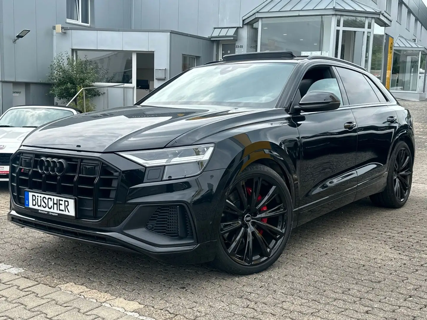 Audi SQ8 Schwarz - 1