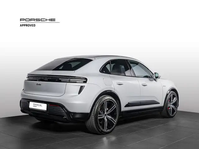 Porsche Macan view 3