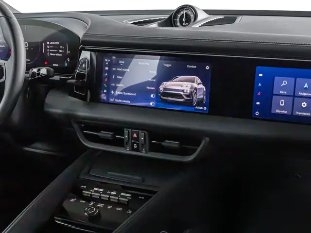 Porsche Macan view 13