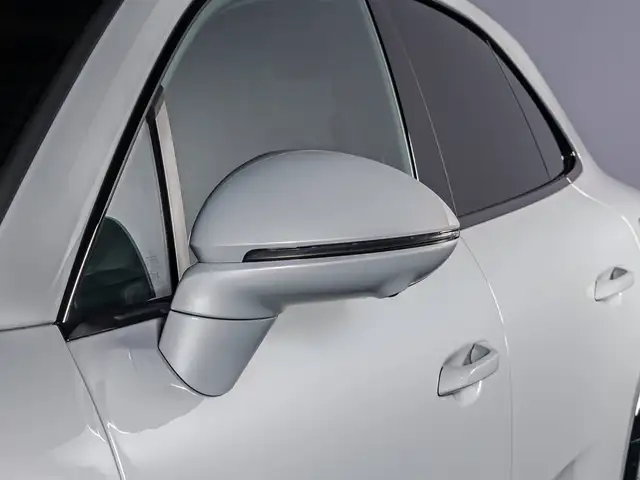 Porsche Macan view 5