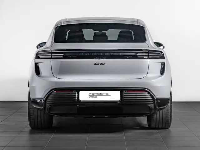 Porsche Macan view 8