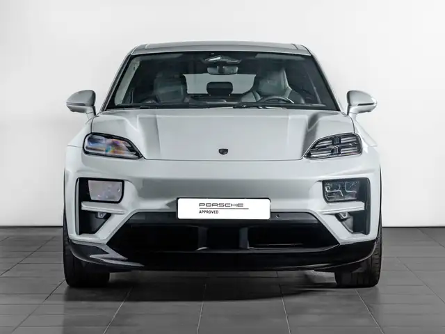 Porsche Macan view 4
