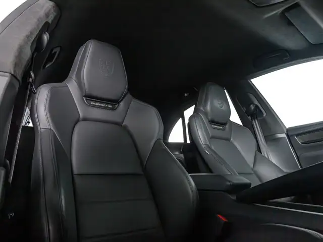 Porsche Macan view 11