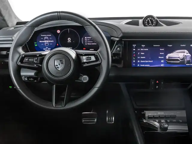 Porsche Macan view 15