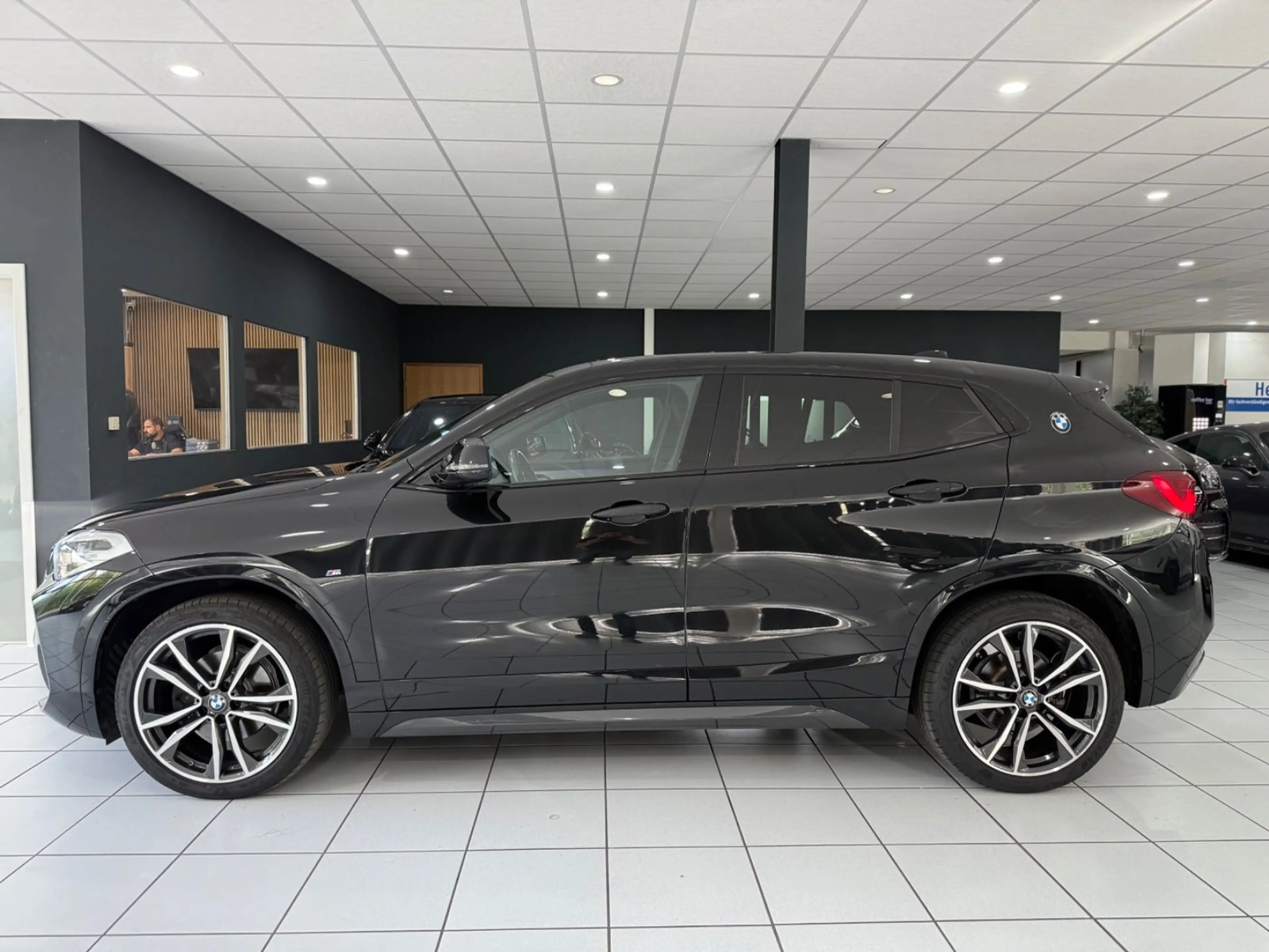 BMW X2 sDrive 18d*M-PAKET*PANO*HEADUP*KAMERA*HIFI* — photo 2