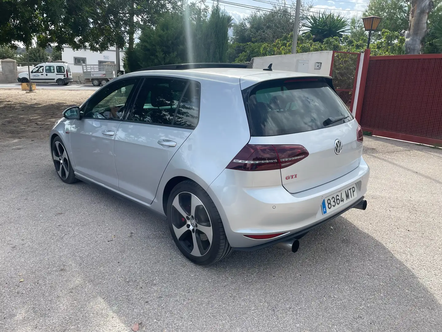Volkswagen Golf GTI 2.0 TSI Performance DSG 230 - 2