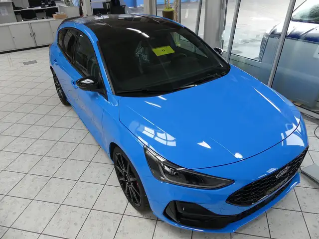 Ford Focus view 2