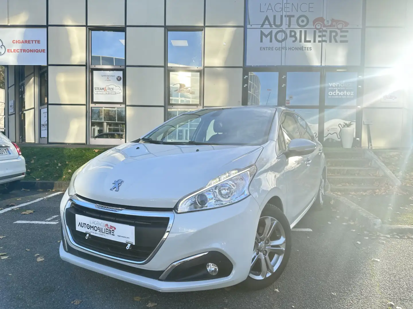 Peugeot e-208 1.6 VTI 110ch ALLURE Wit - 1