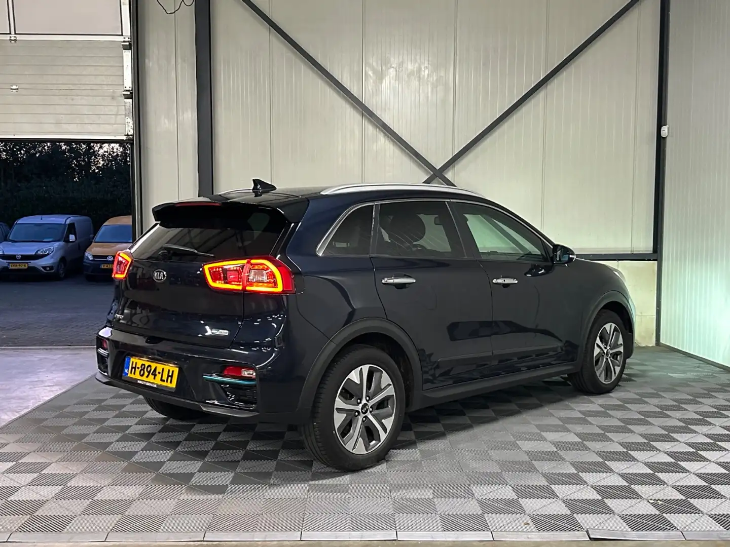 Kia e-Niro ExecutiveLine 64kWh | Leer | Navi Bleu - 2