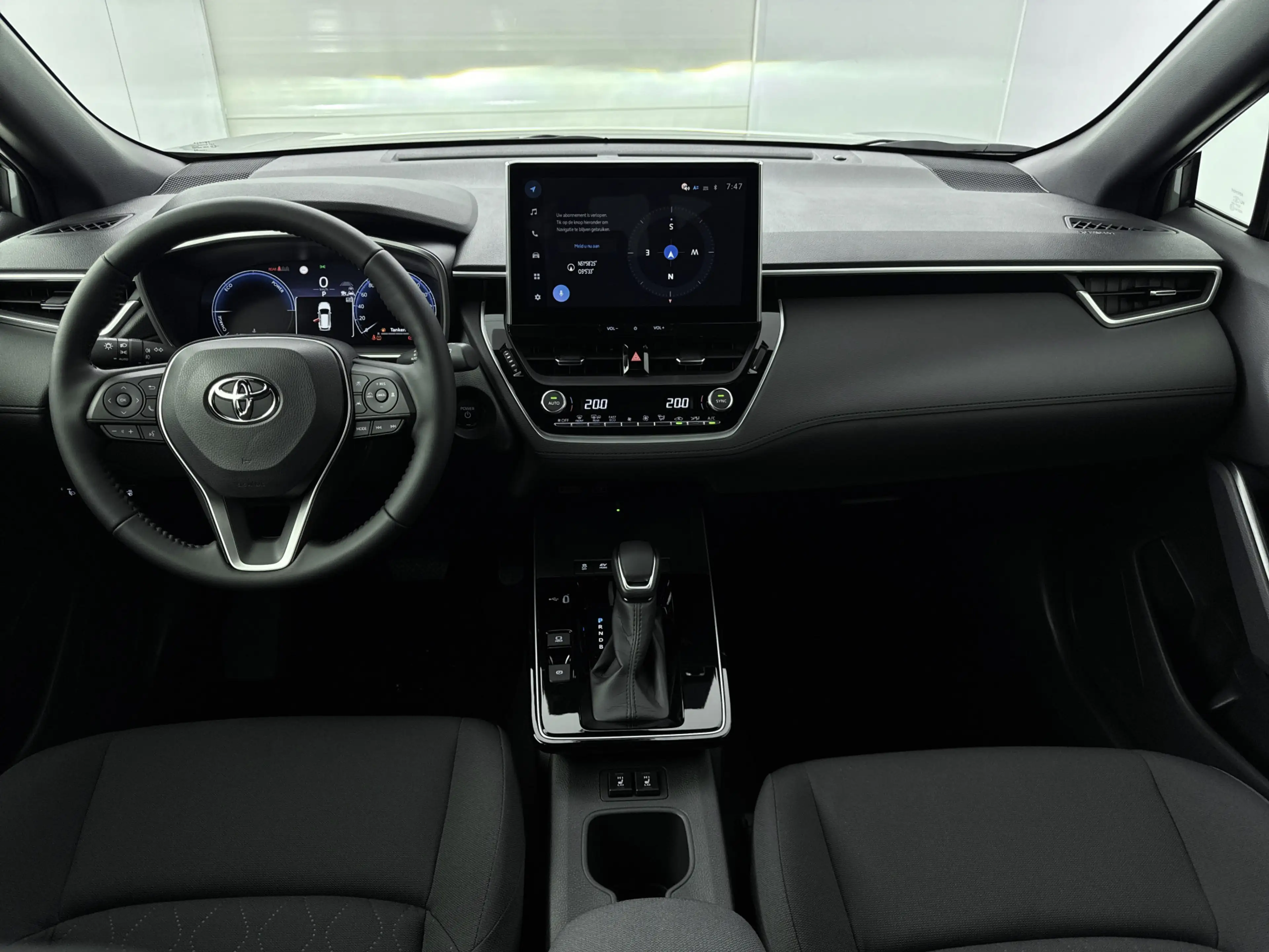 Toyota Corolla Cross Hybrid 140 Dynamic | Apple Carplay & Android Auto — photo 13