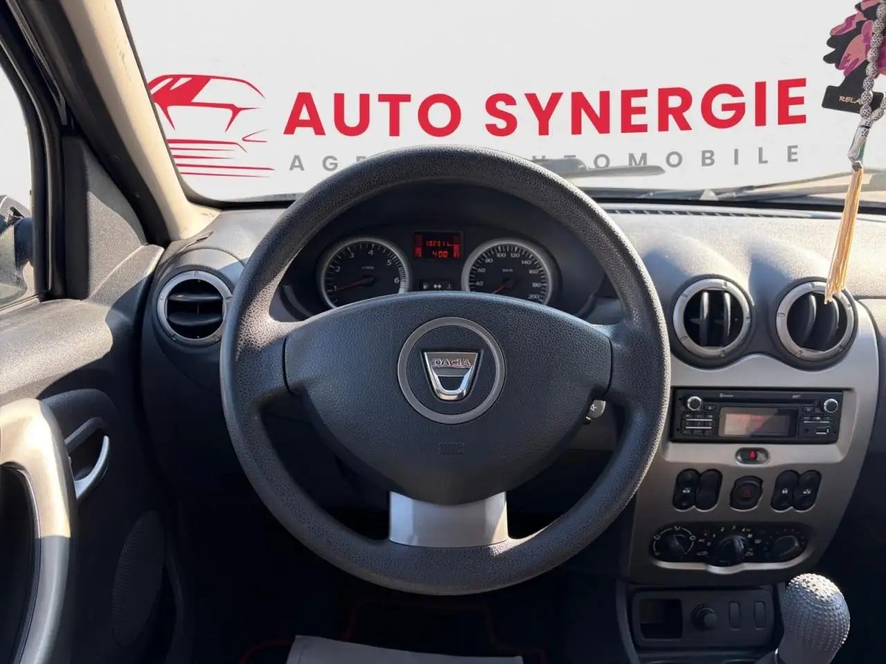 Dacia Duster — photo 12