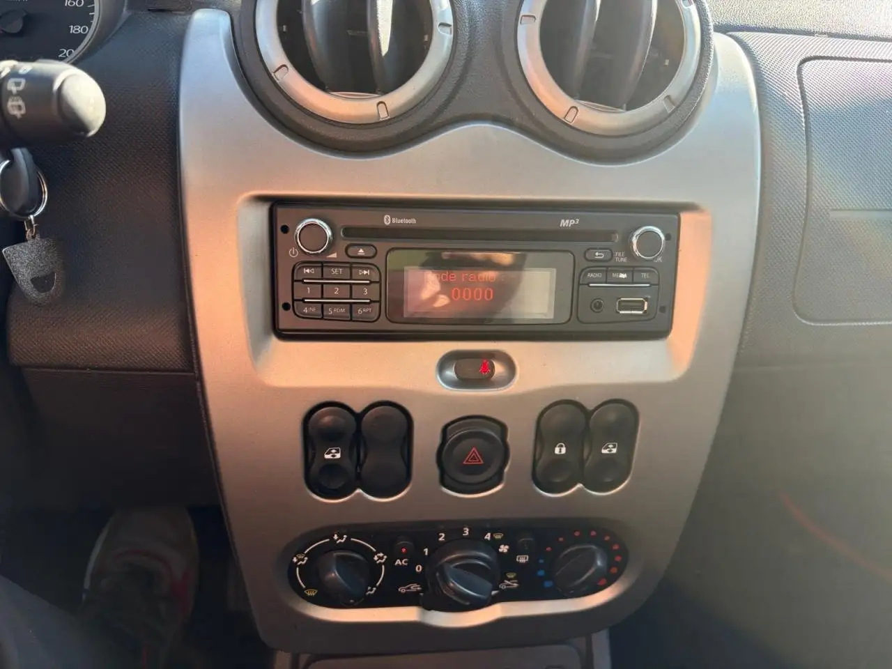 Dacia Duster — photo 16
