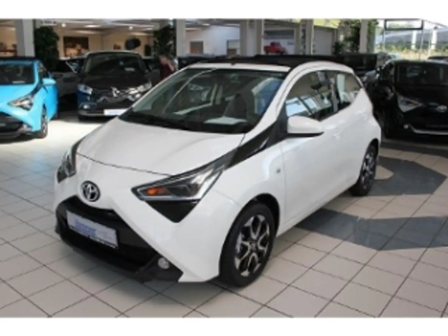 Toyota Aygo X sky Faltdach Smart&Privacy Paket Klima Ap Weiß - 1