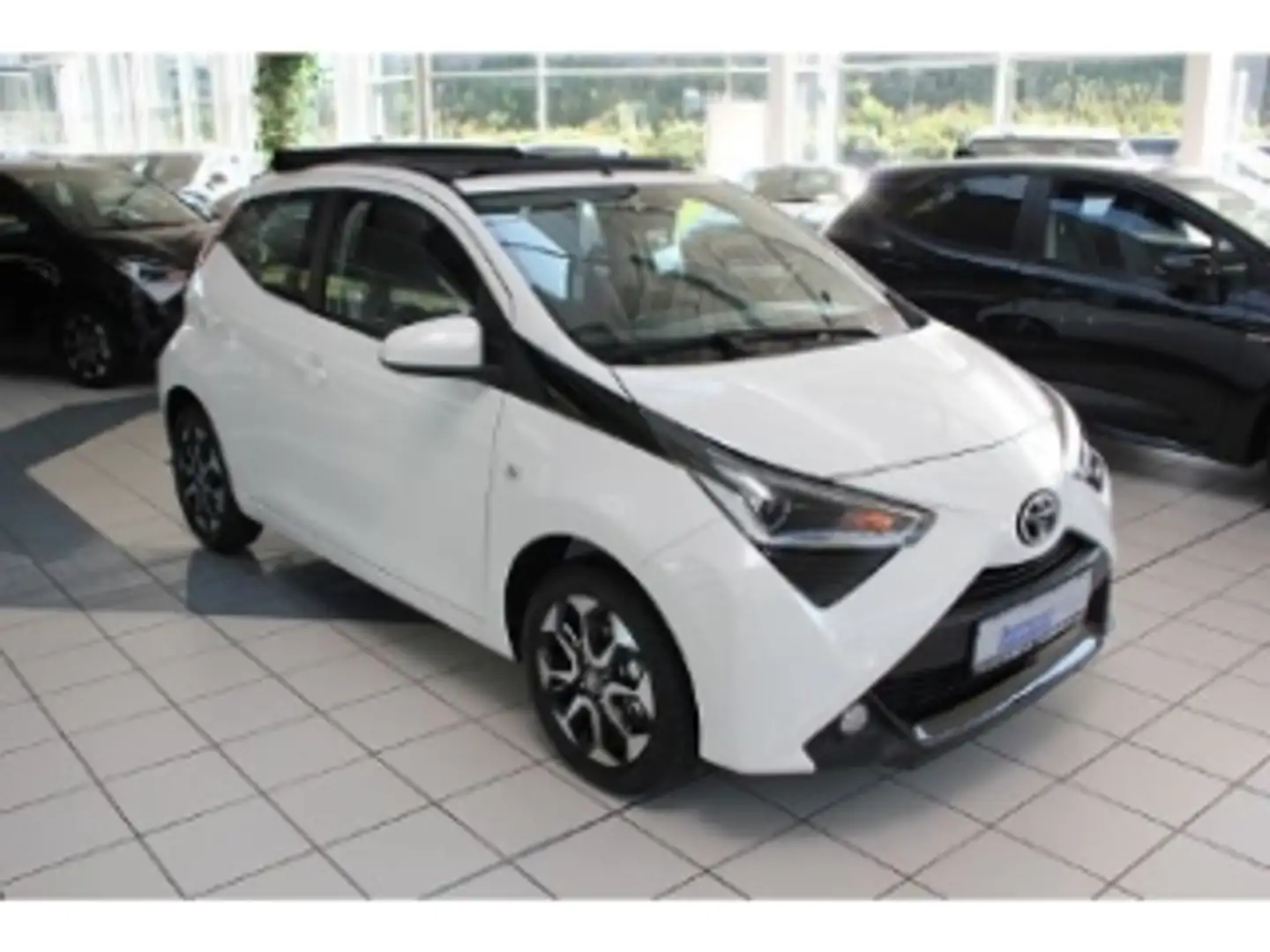 Toyota Aygo X sky Faltdach Smart&Privacy Paket Klima Ap Weiß - 2