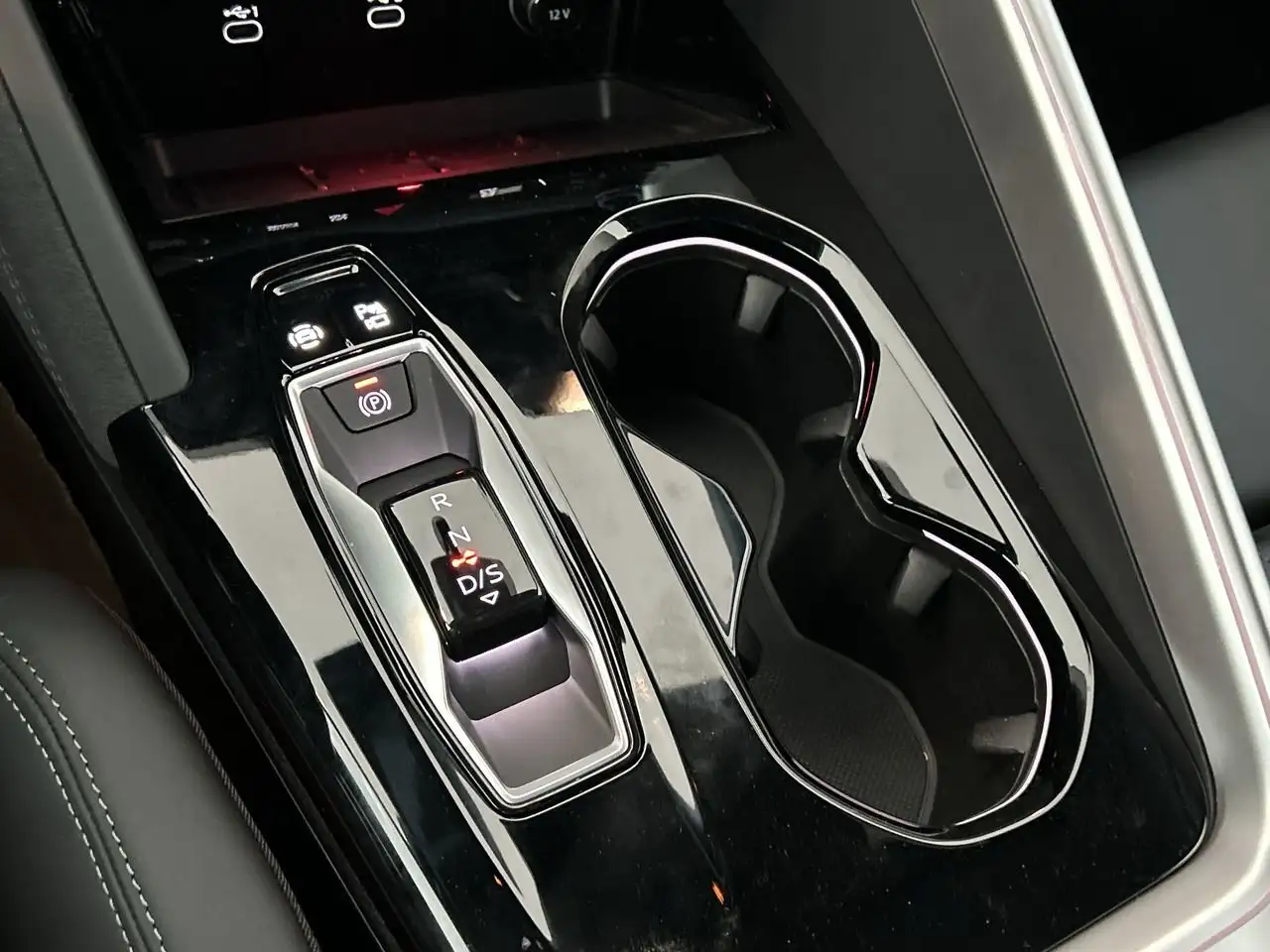 Audi SQ5 снимка Audi SQ5