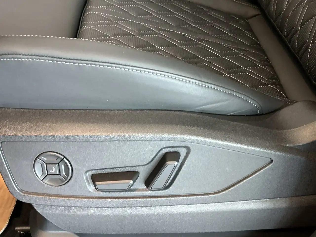 Audi SQ5 снимка Audi SQ5