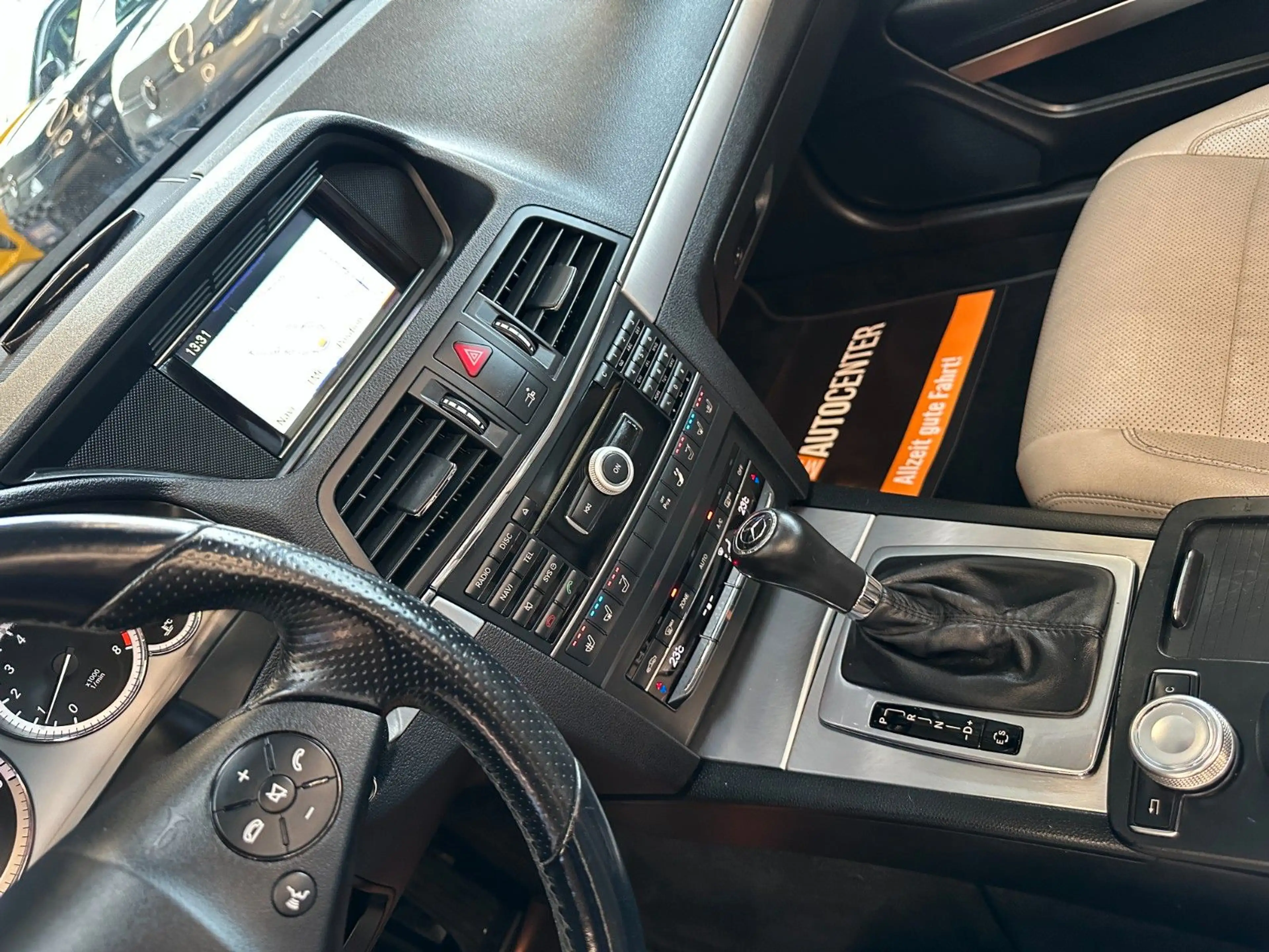 Mercedes-Benz E 200 *NACKENHZ*SITZHZ/Belüftung*NAVI*PDC*TEMPO* — photo 13