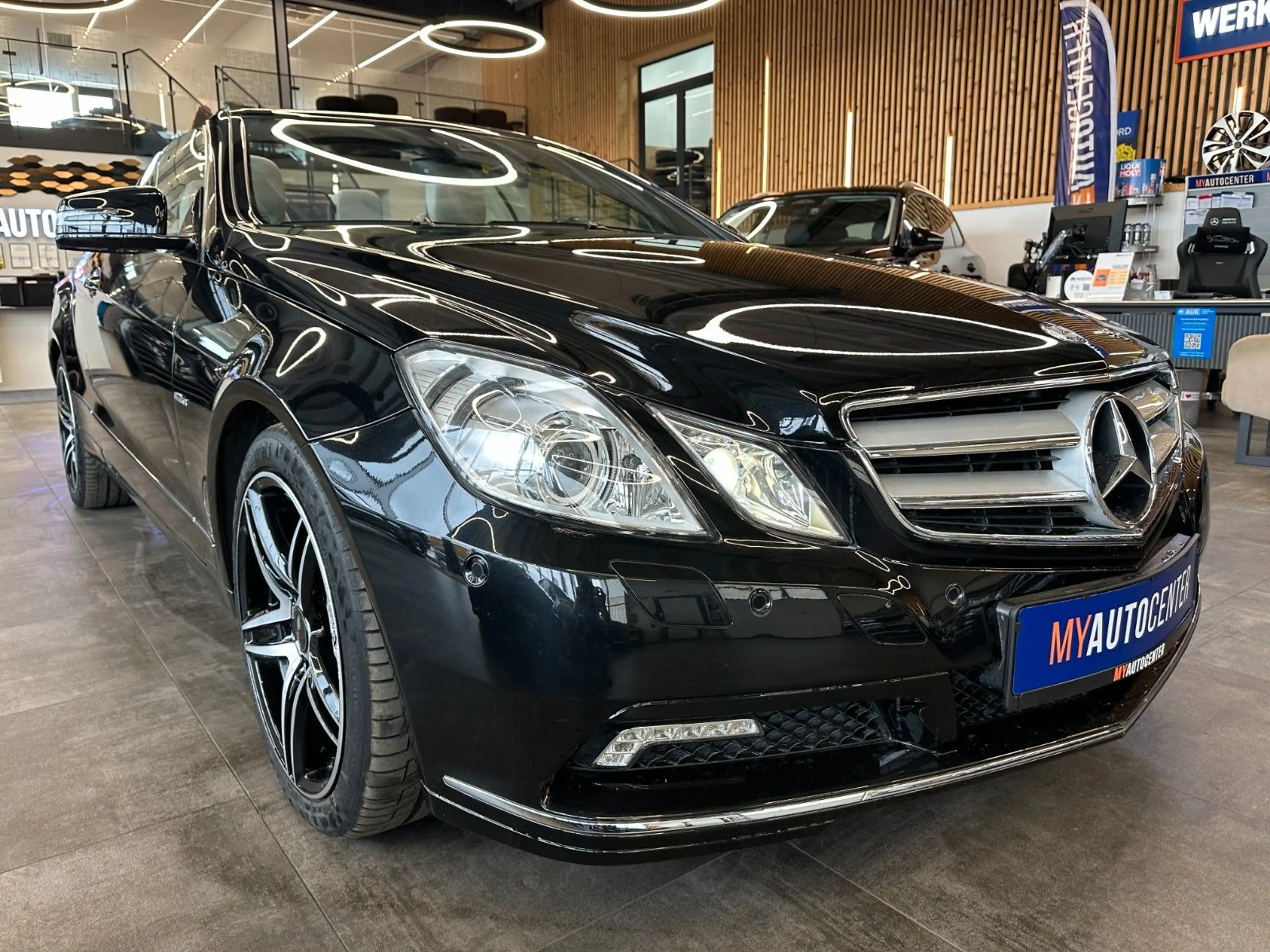 Mercedes-Benz E 200 *NACKENHZ*SITZHZ/Belüftung*NAVI*PDC*TEMPO* — photo 3