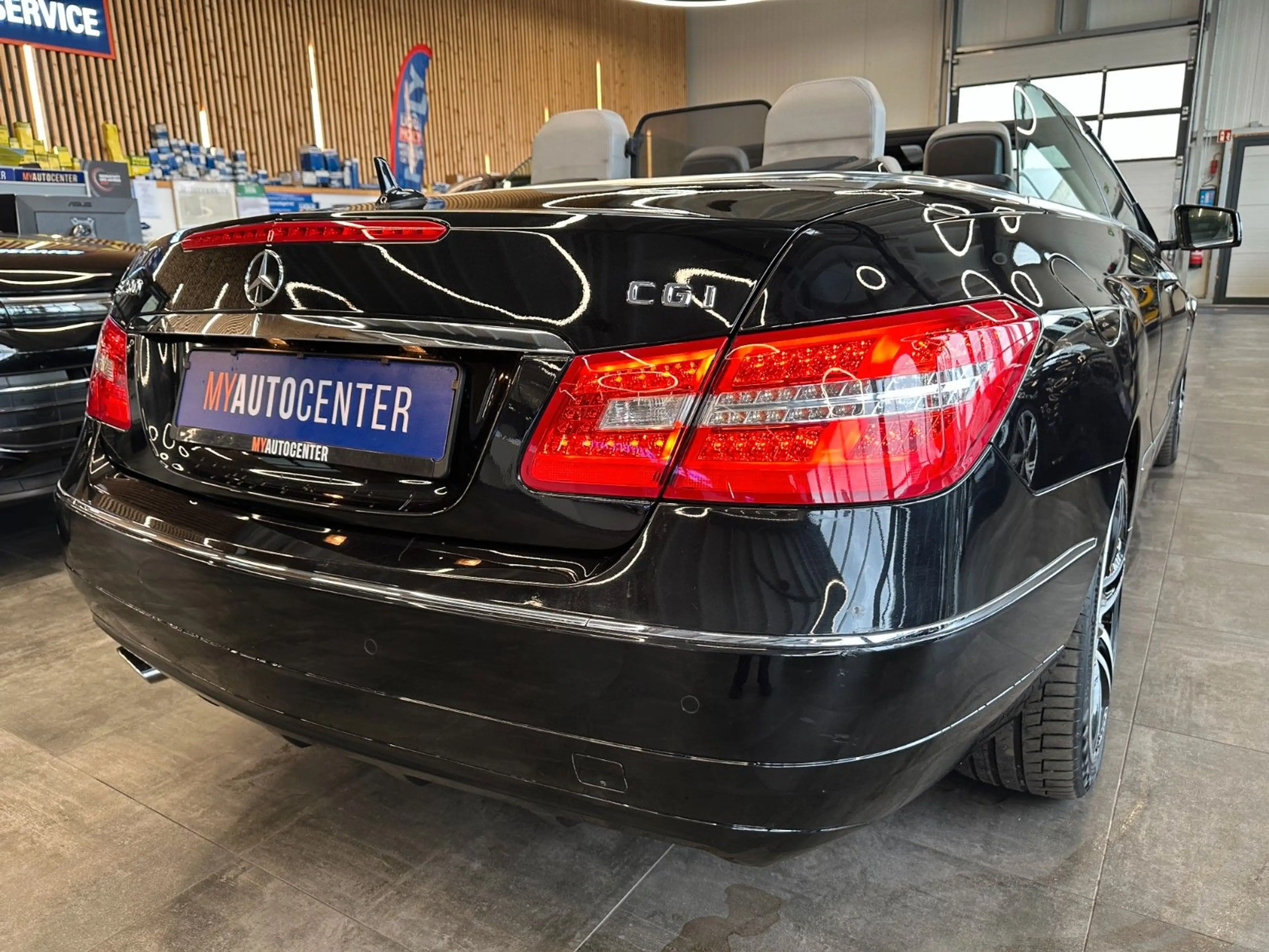 Mercedes-Benz E 200 *NACKENHZ*SITZHZ/Belüftung*NAVI*PDC*TEMPO* — photo 2