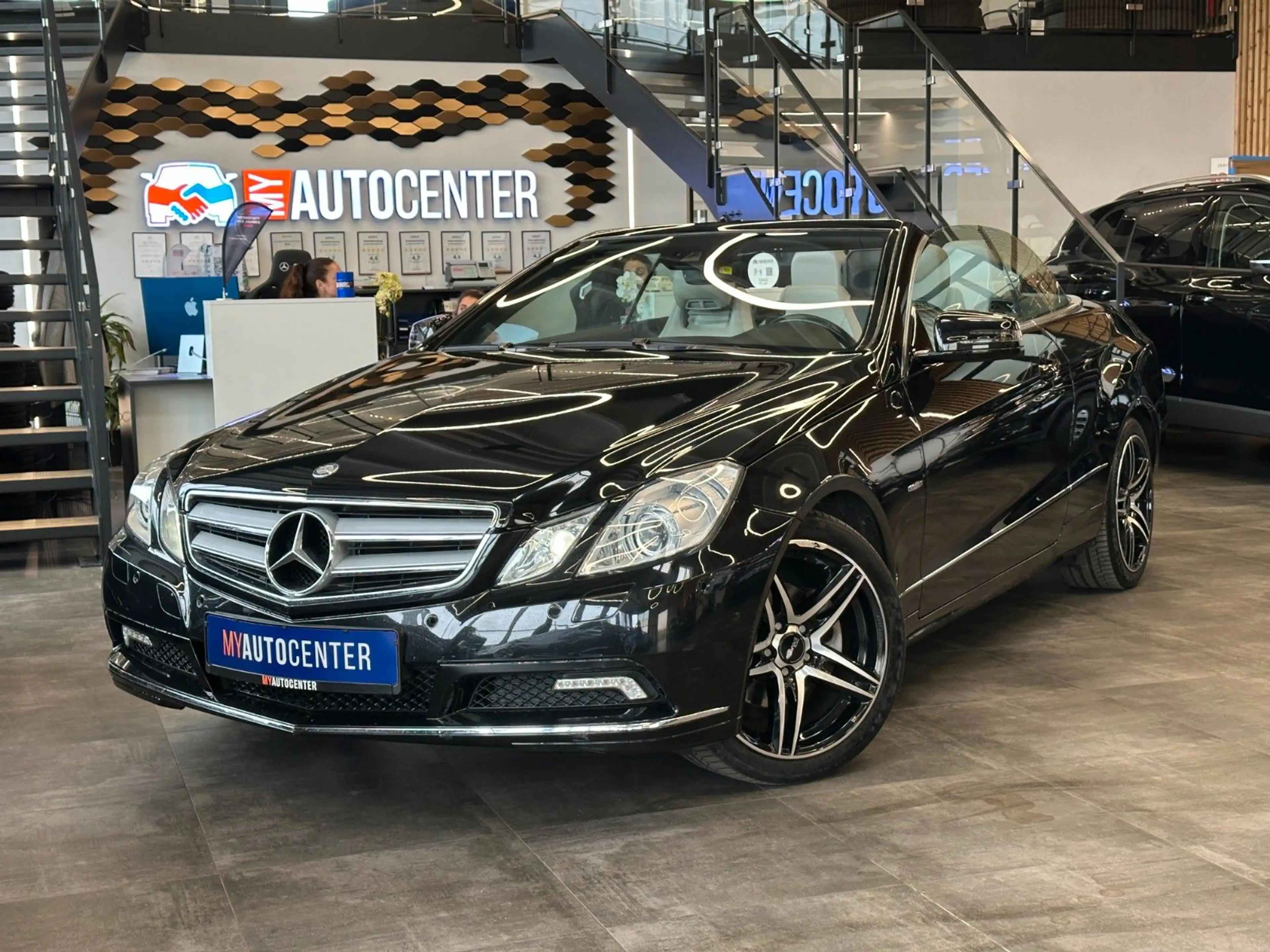 Mercedes-Benz E 200 *NACKENHZ*SITZHZ/Belüftung*NAVI*PDC*TEMPO*
