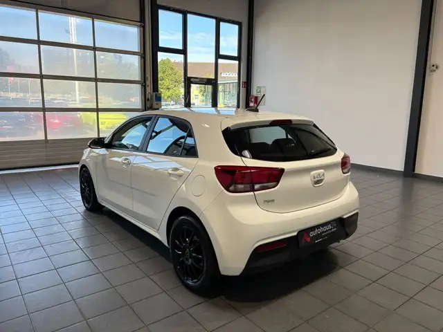 Kia Rio view 4