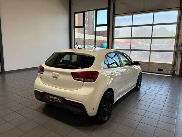 Kia Rio view 5