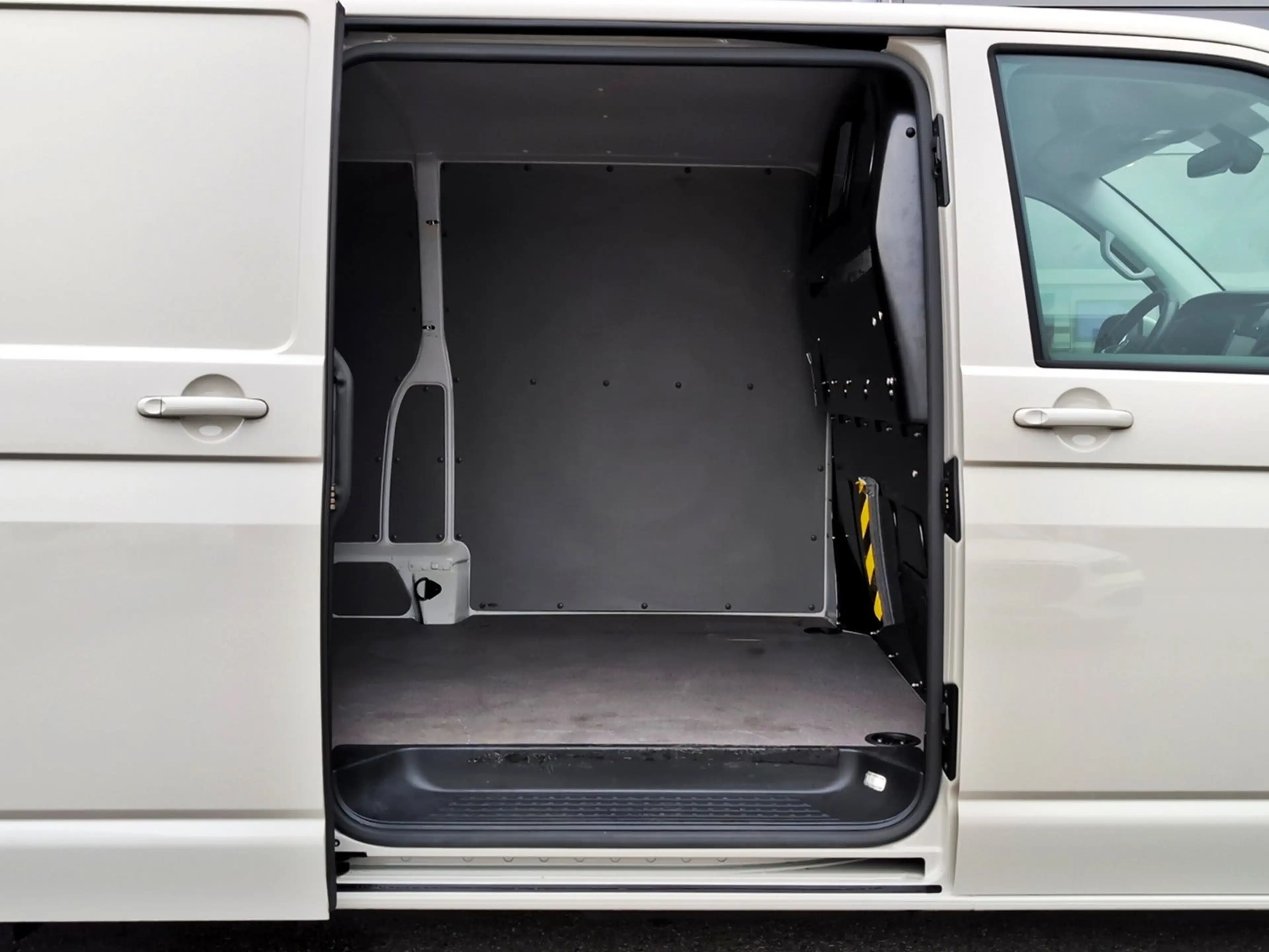 Volkswagen T6.1 Transporter VW T6.1 T6.1 Kastenwagen LR TDI — photo 15