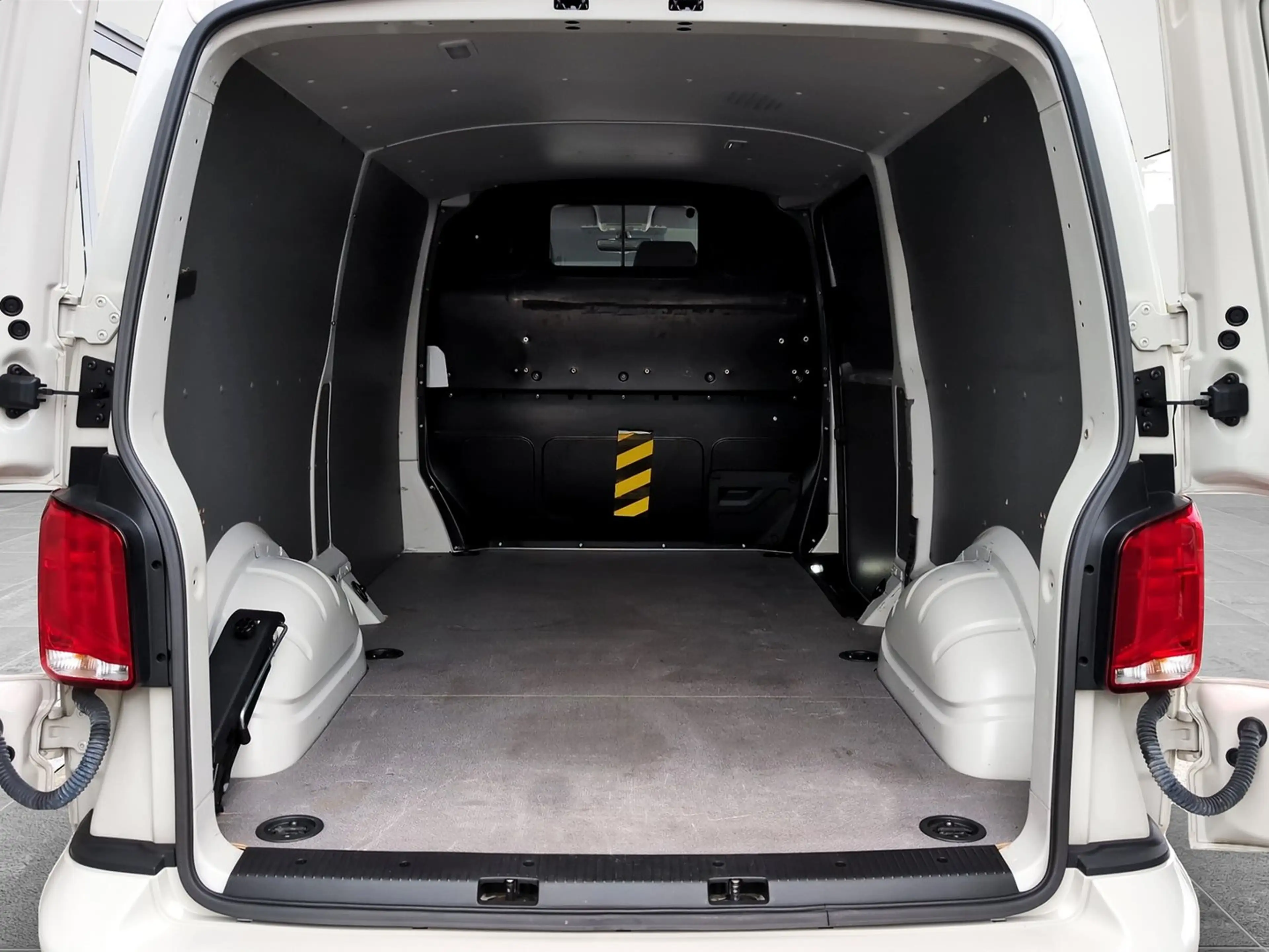 Volkswagen T6.1 Transporter VW T6.1 T6.1 Kastenwagen LR TDI — photo 14