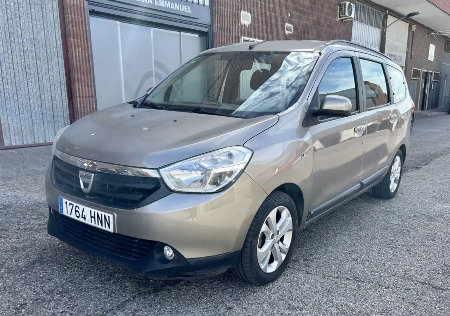Dacia Lodgy 1.2 TCE Laureate 7pl. Beige - 1