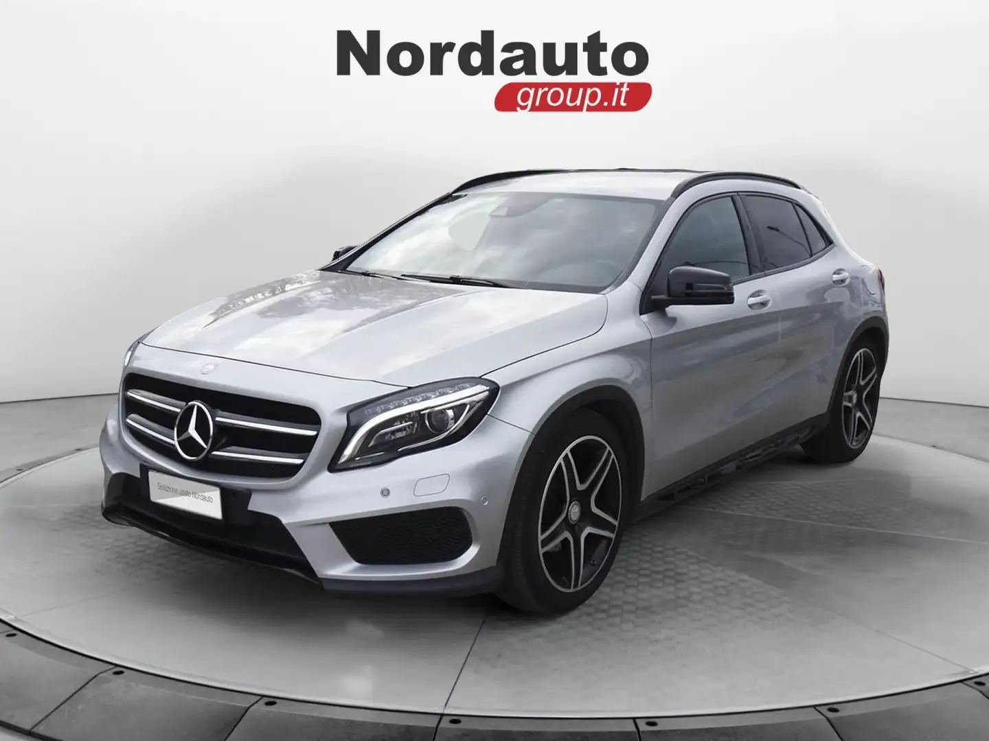 Mercedes-Benz GLA 200 GLA 200 d Automatic 4Matic Sport Argintiu - 1