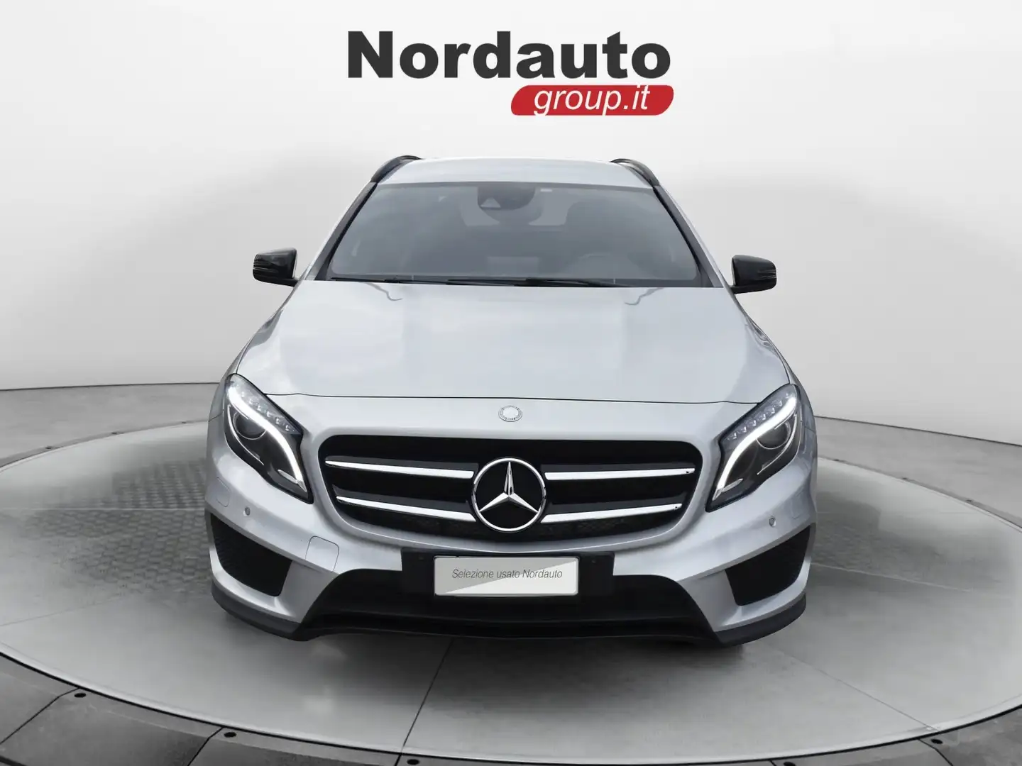 Mercedes-Benz GLA 200 GLA 200 d Automatic 4Matic Sport Argintiu - 2