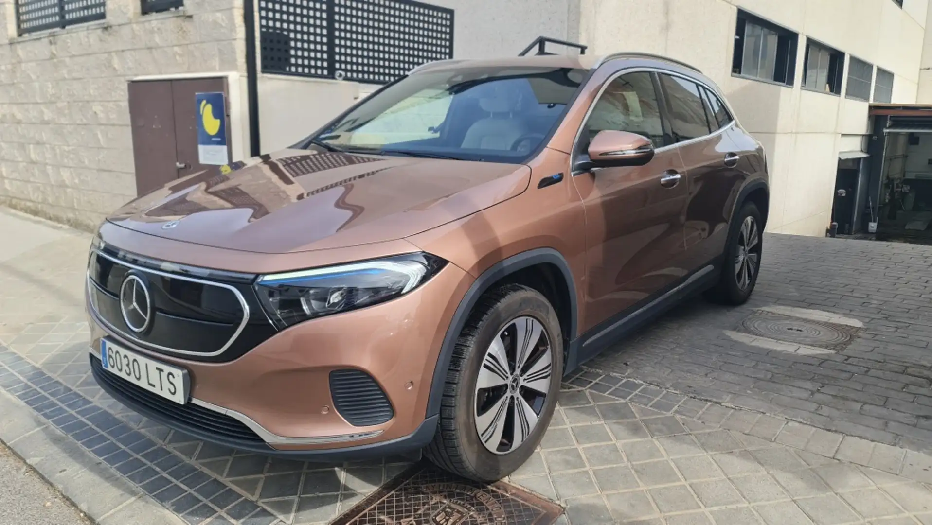 Mercedes-Benz EQA 350 4matic Beige - 1