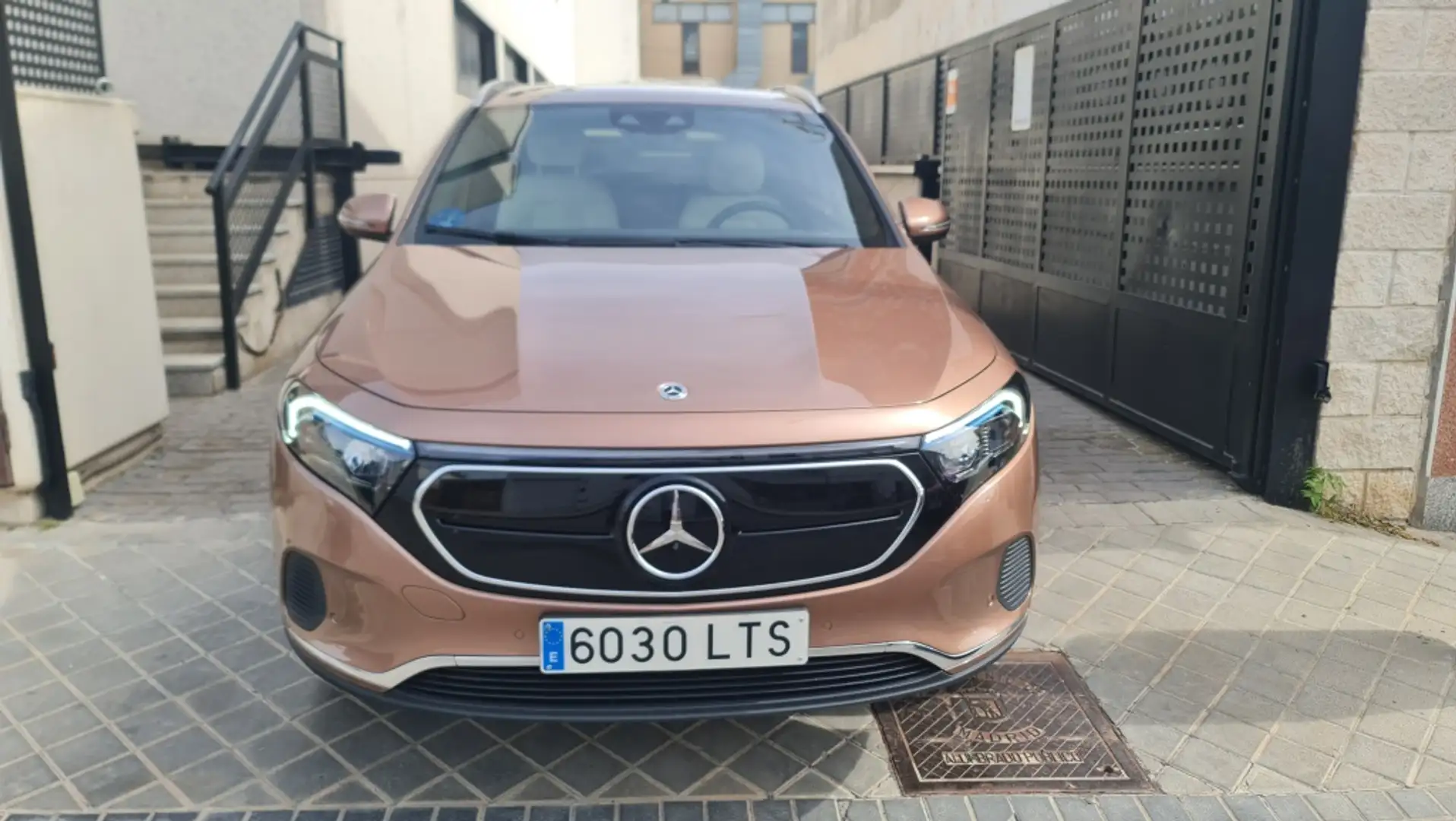 Mercedes-Benz EQA 350 4matic Beige - 2