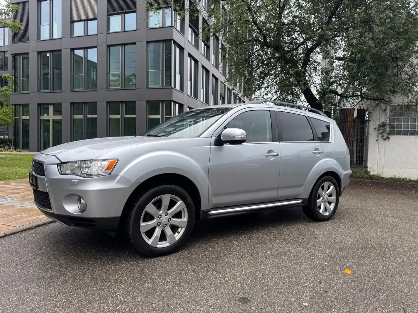 Mitsubishi Outlander Instyle 4WD/1.Hand/7.Sitzer/Insp. neu Gümüş rengi - 1