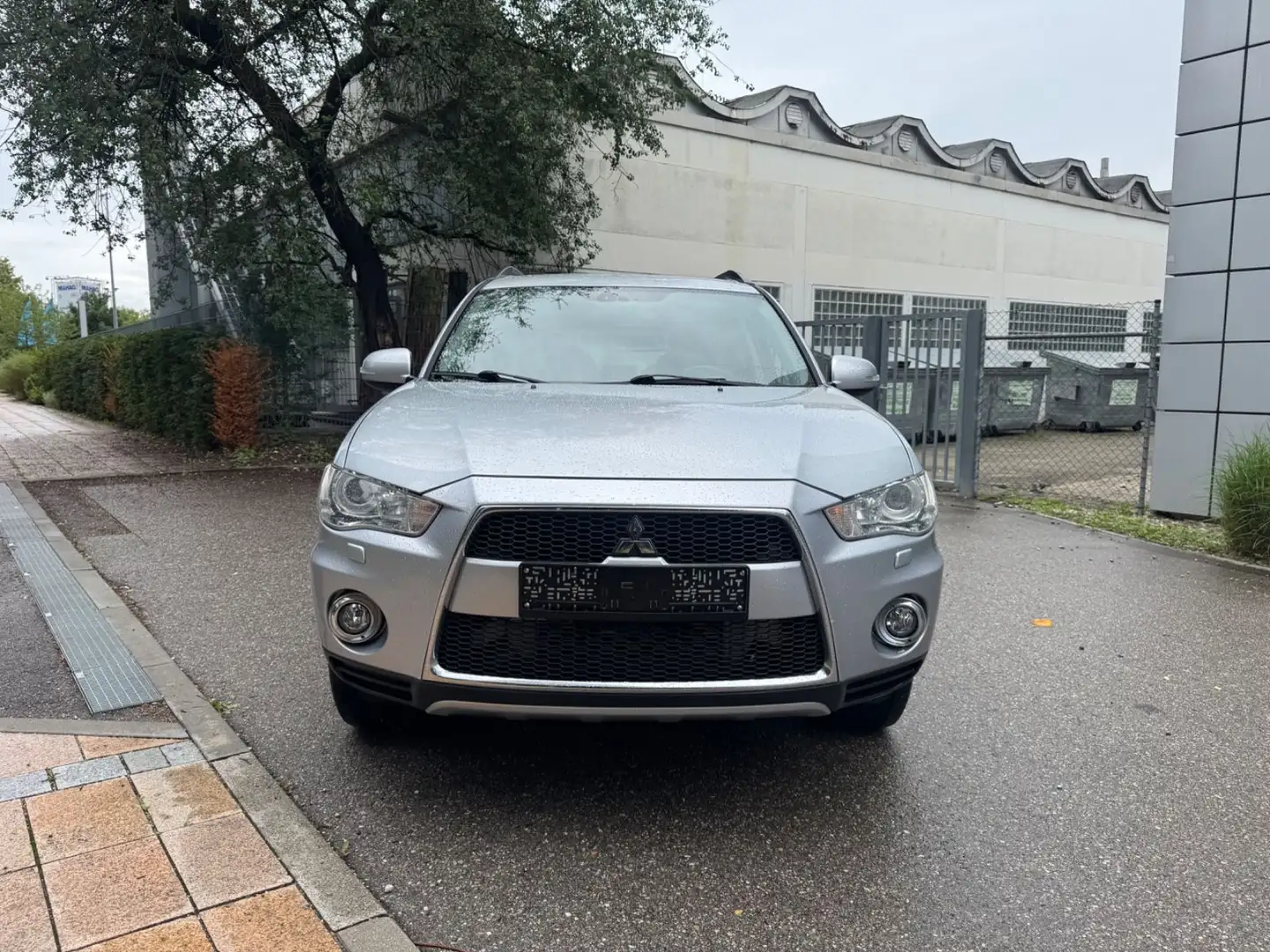 Mitsubishi Outlander Instyle 4WD/1.Hand/7.Sitzer/Insp. neu Gümüş rengi - 2