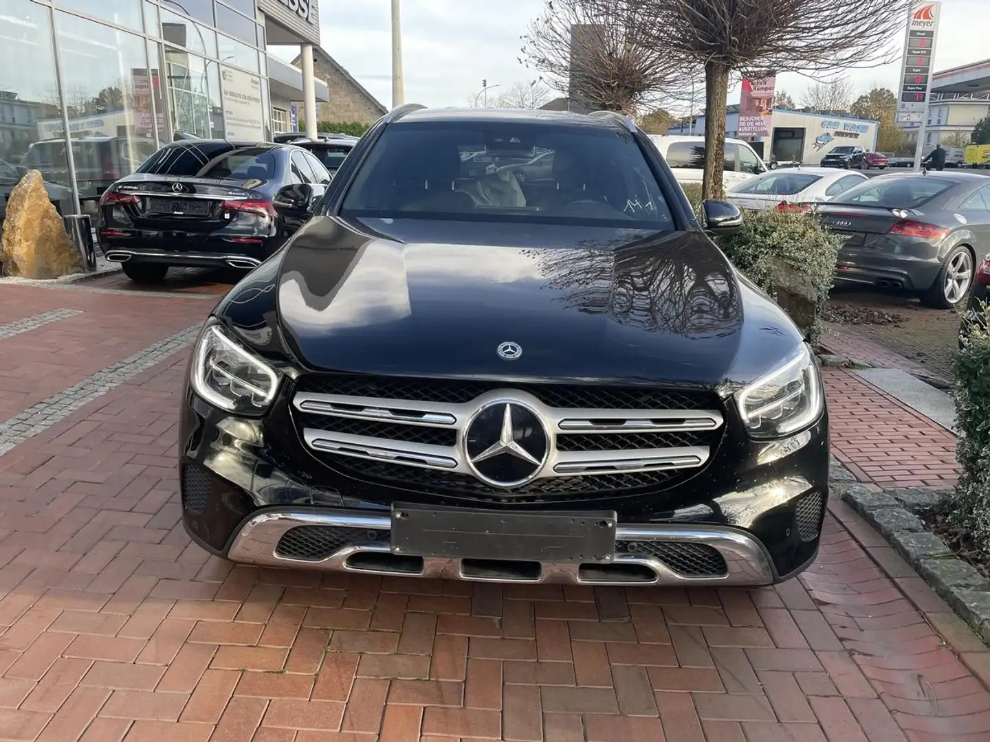 Mercedes-Benz GLC 220 d 4Matic AMG-Line LED Navi Keyless Memory AHK Schwarz - 2