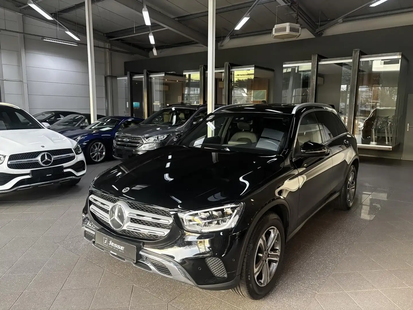 Mercedes-Benz GLC 220 d 4Matic AMG-Line LED Navi Keyless Memory AHK Schwarz - 1