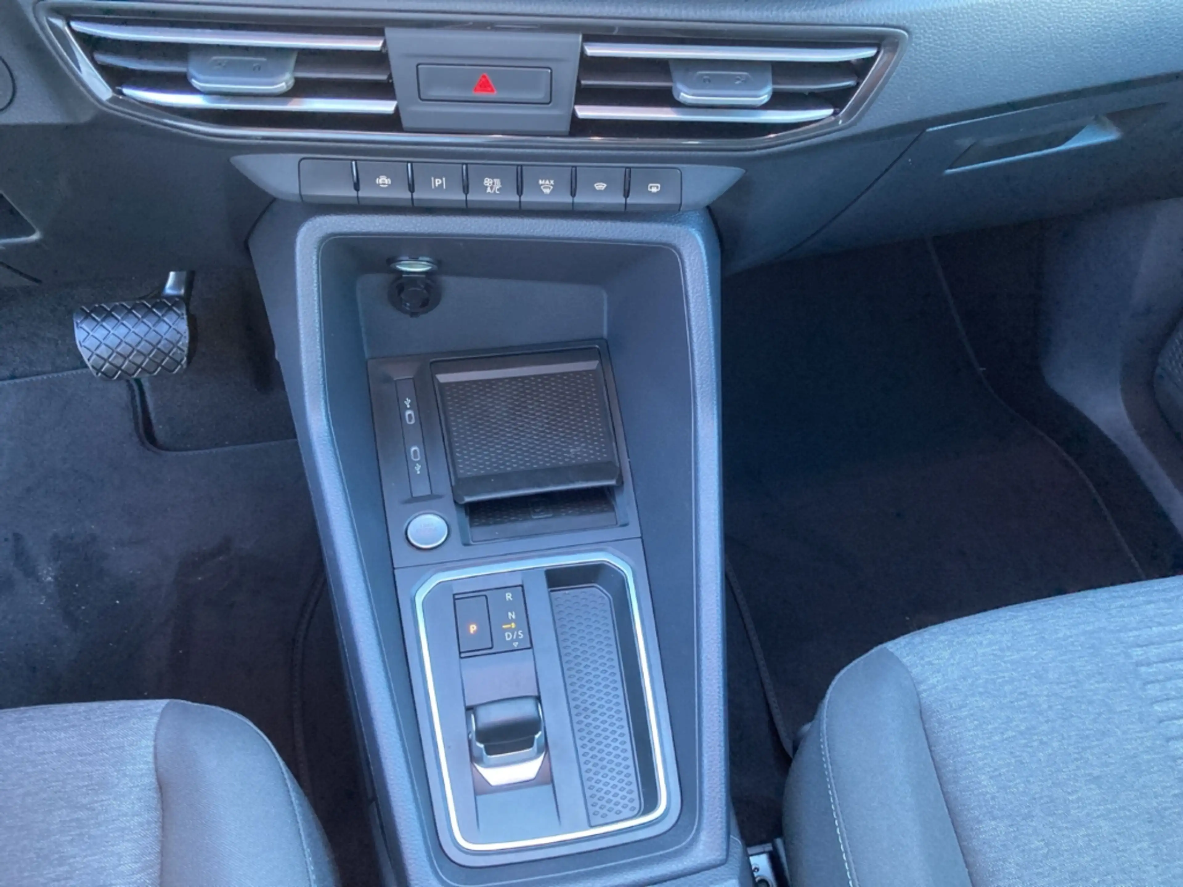 Ford Grand Tourneo Active 5 Sitze GJR LED RFK Panorama Fahrerass.-Pak — photo 14