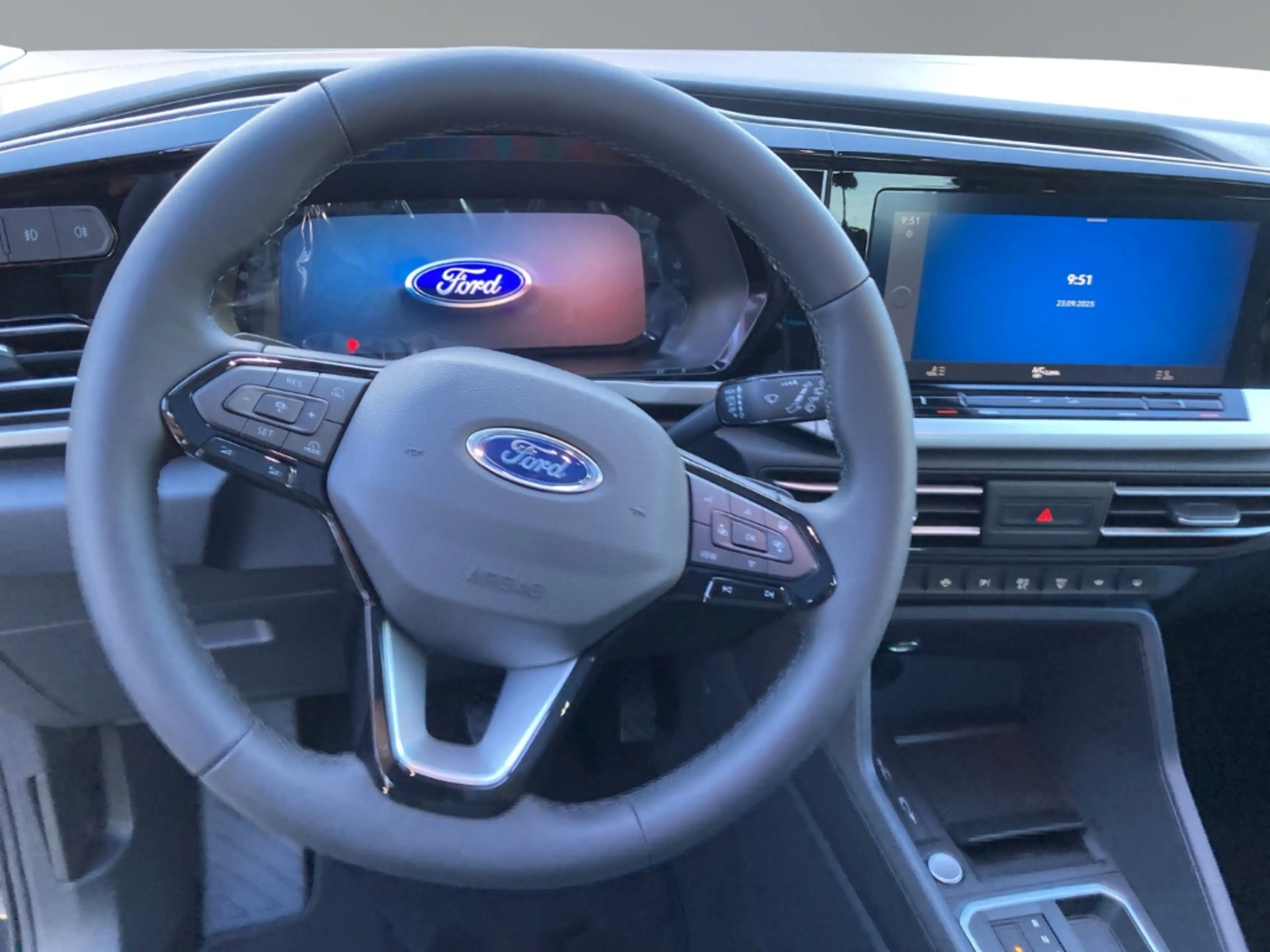 Ford Grand Tourneo Active 5 Sitze GJR LED RFK Panorama Fahrerass.-Pak — photo 9