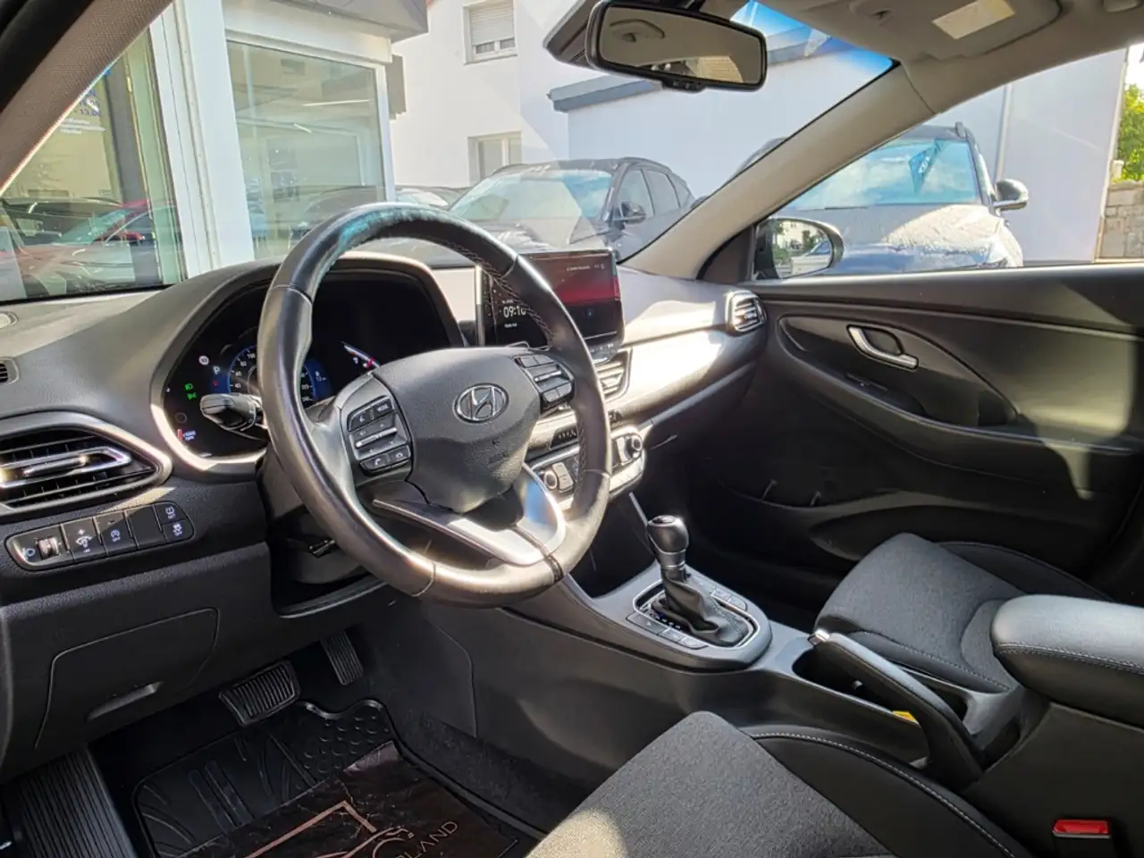 Hyundai i30 1.5 T-GDI 7-DCT Trend / Winterräder / Navi / Smart, миниатюра 10