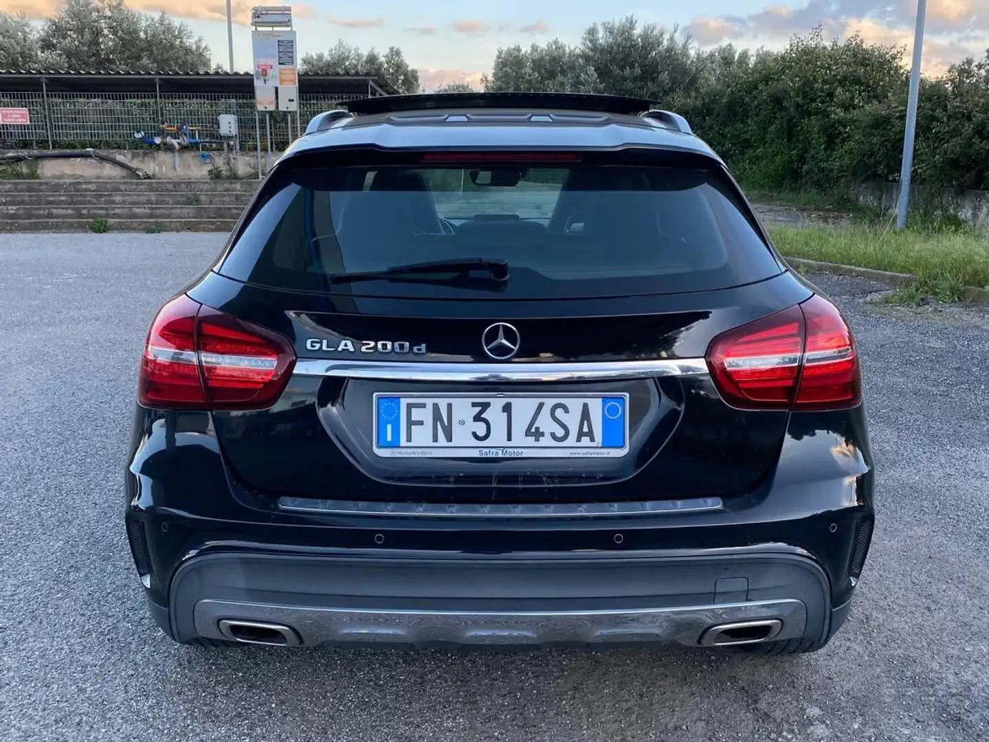Mercedes-Benz GLA 200 Premium Nero - 2