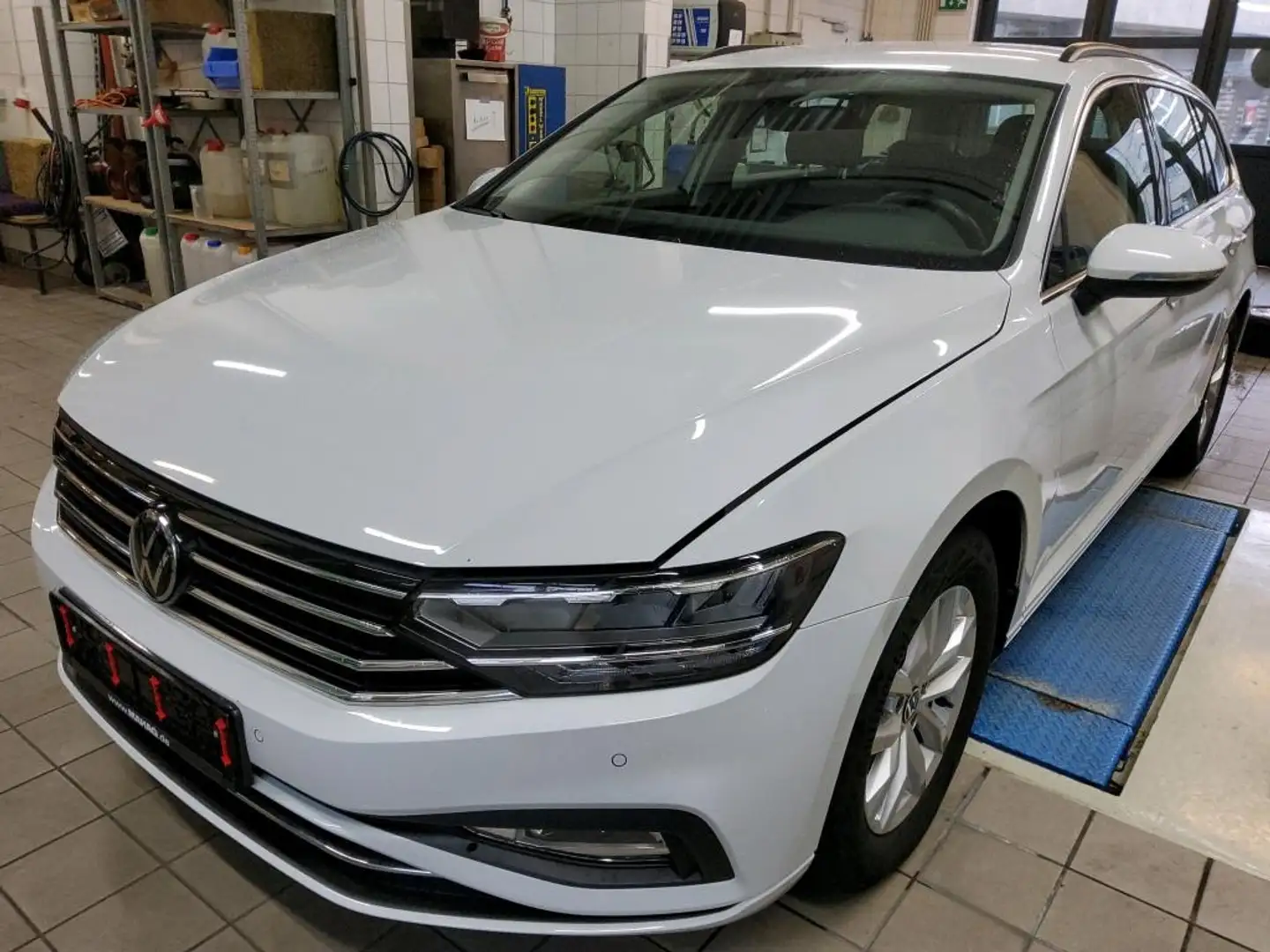 Volkswagen Passat Variant 2.0 TDI DSG BUSINESS +LED +ACC +RKAM +NAVI +SHZ + Weiß - 2