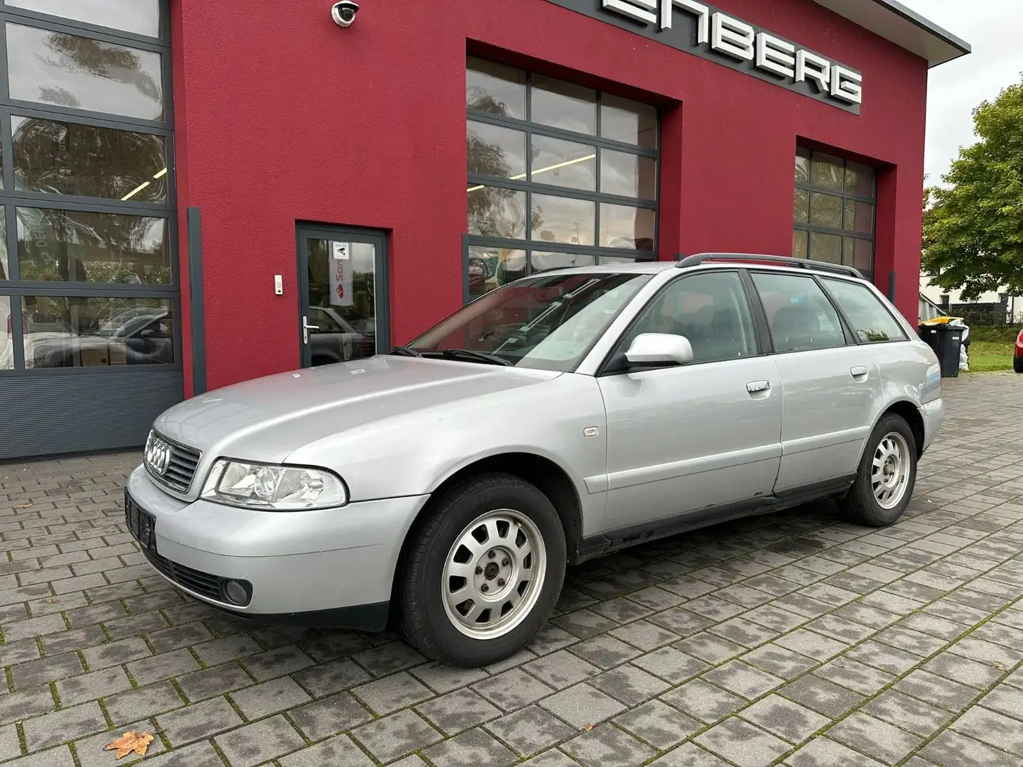 Audi A4 B5 1.8 T Avant//AHK-Abnehmbar//KLIMA// Grau - 1