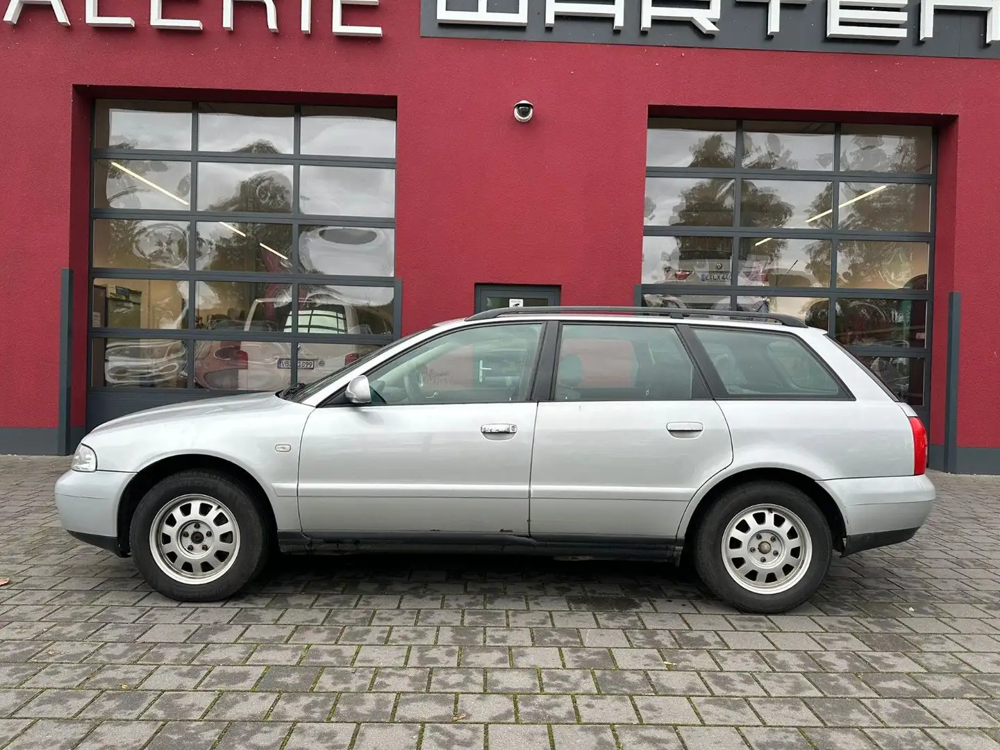 Audi A4 B5 1.8 T Avant//AHK-Abnehmbar//KLIMA// Grau - 2