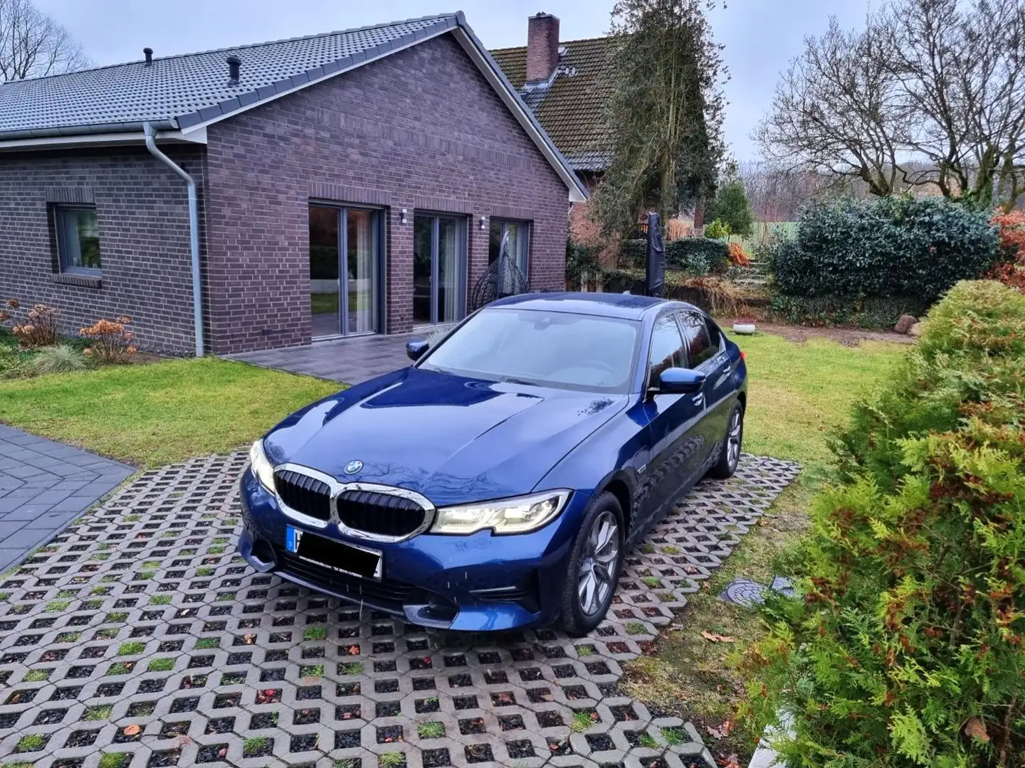 BMW 320 e Sport Line - Laserlicht, HiFi, Ambient Lights Bleu - 1