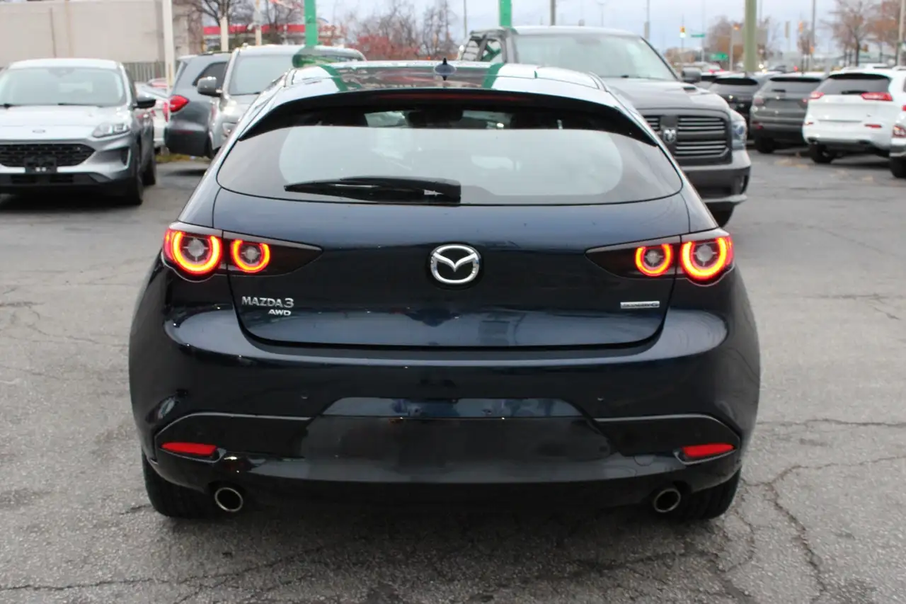 Mazda 3 снимка Mazda 3