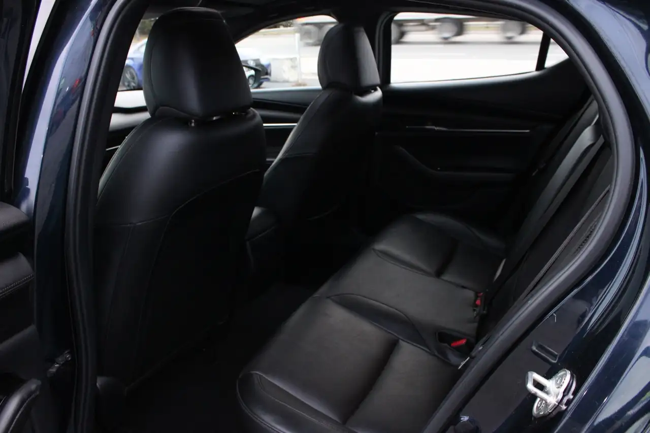 Mazda 3 снимка Mazda 3