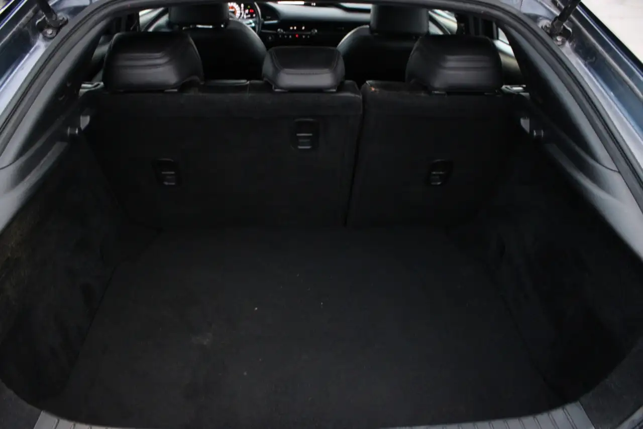 Mazda 3 снимка Mazda 3